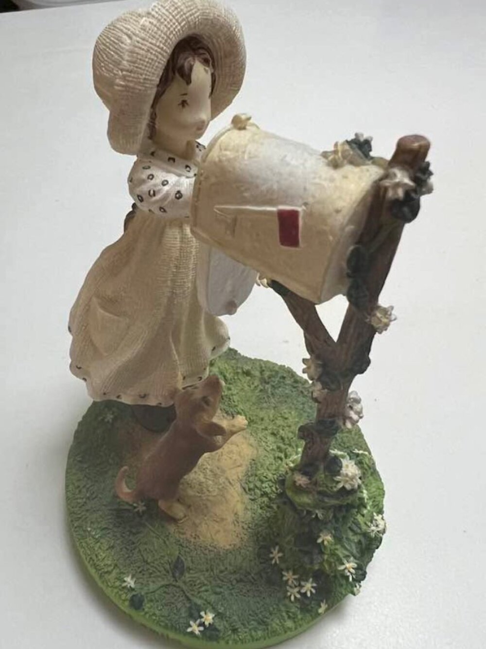 Holly Hobbie mailbox resin figurine 'Memories make the heart Smile' 2006